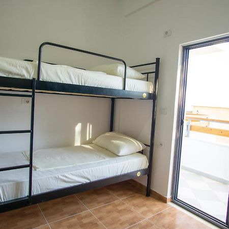 Wallaby Hostel Sarande Bagian luar foto