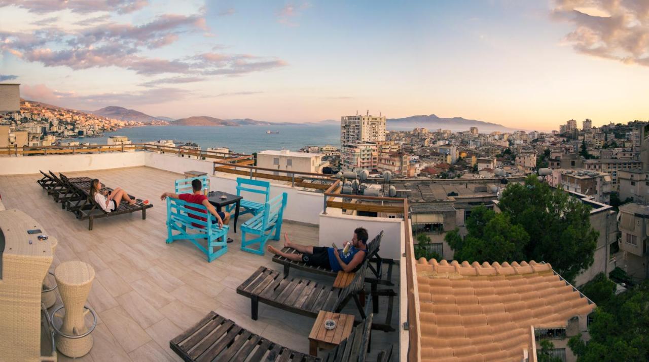 Wallaby Hostel Sarande Bagian luar foto