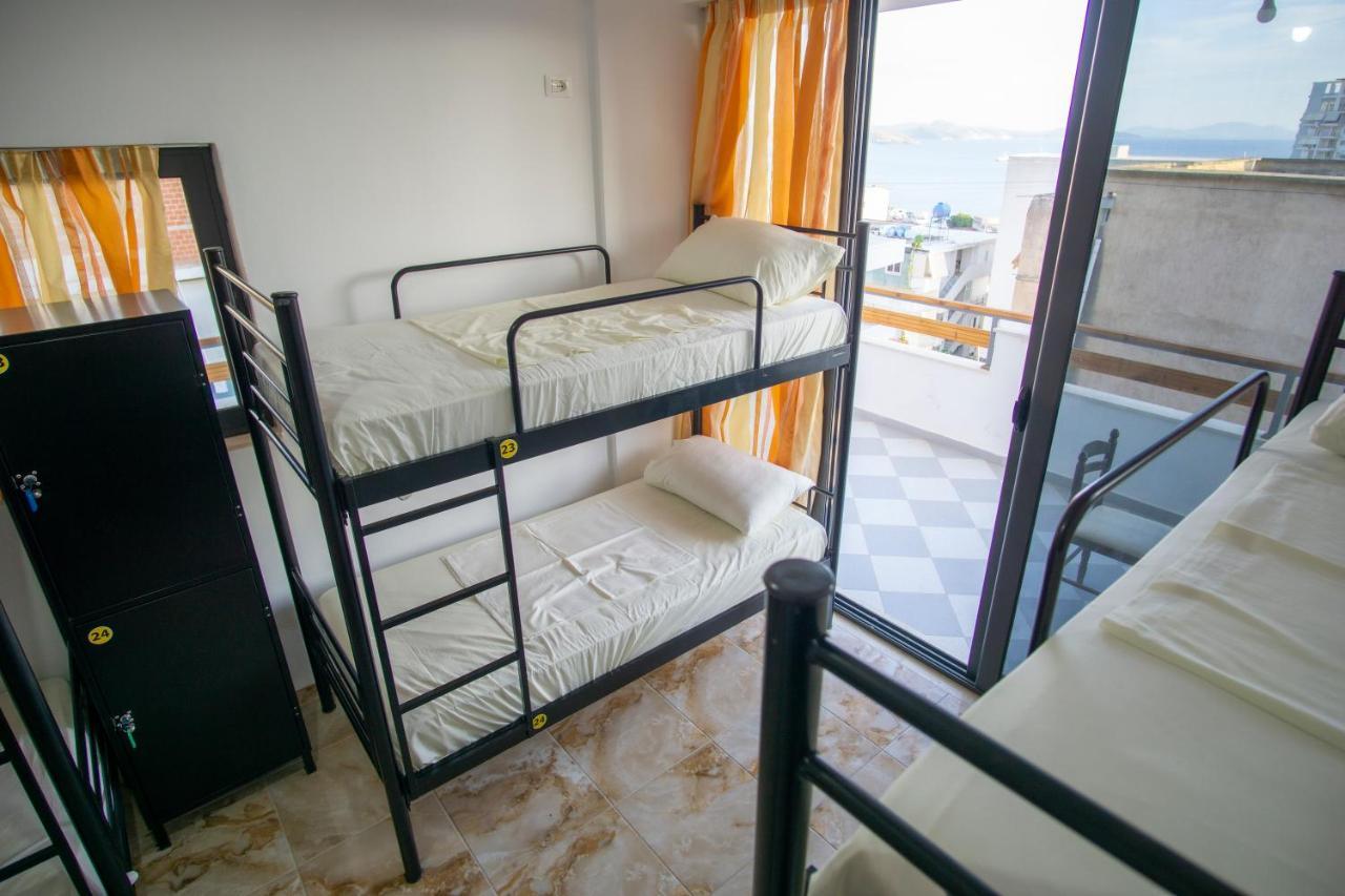 Wallaby Hostel Sarande Bagian luar foto